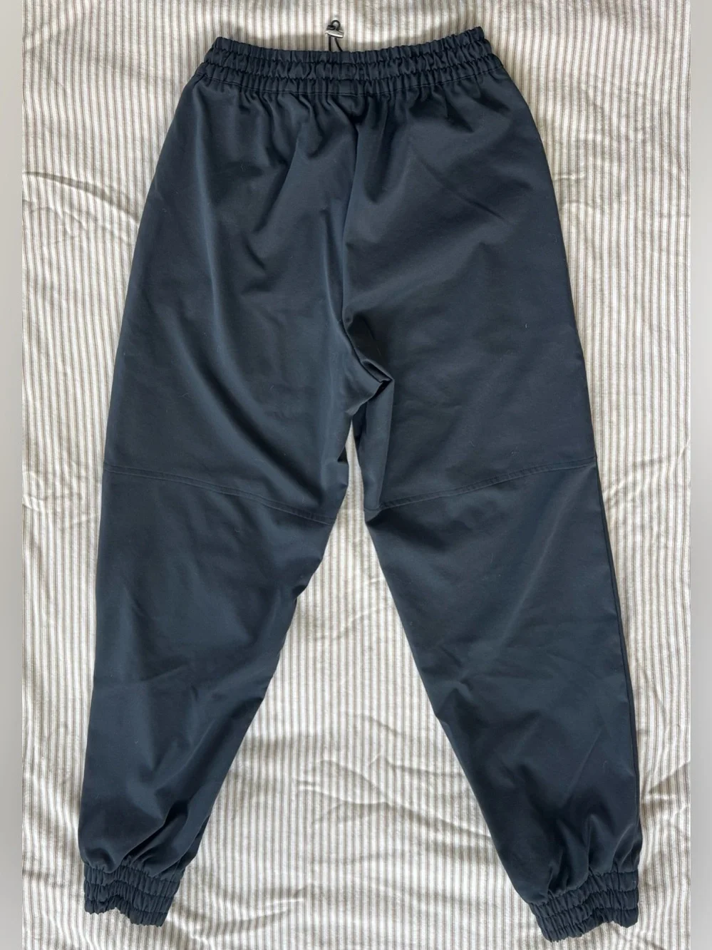 Women’s Nike Black Jogger Pants with White Swoosh & toggle Sz Medium